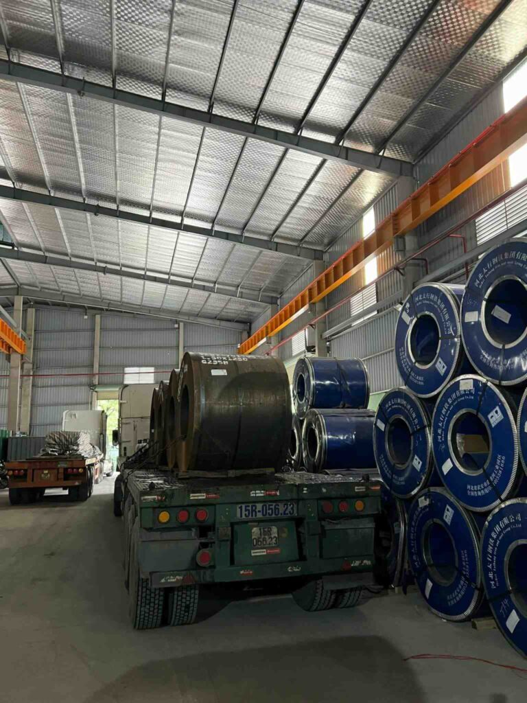 Thép cuộn mạ kẽm – Vật liệu không thể thiếu trong hạng mục vách ngăn