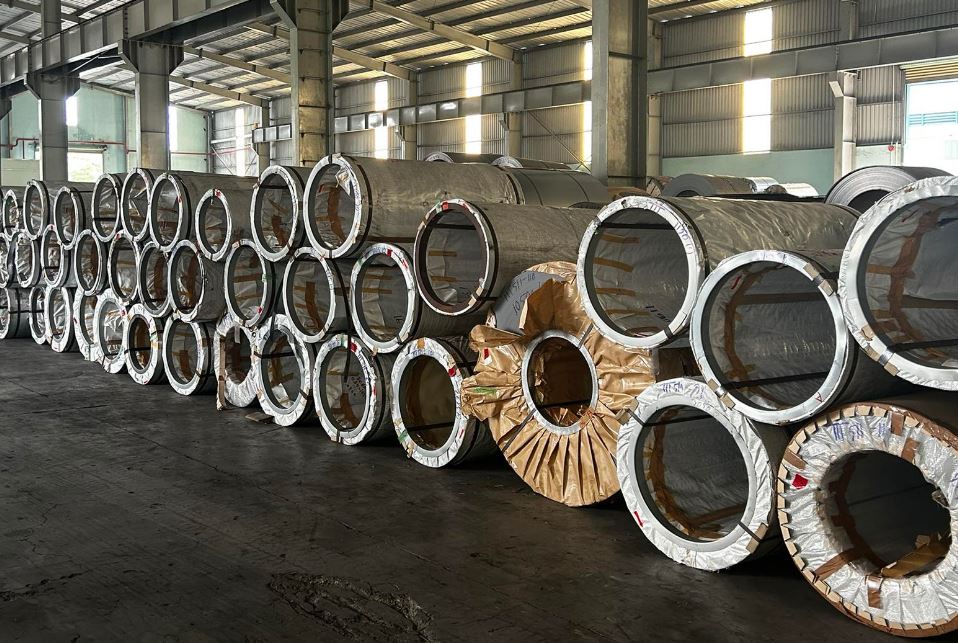 Tôn cuộn bao nhiêu tấn? 5 ưu điểm đáng kể của vật liệu