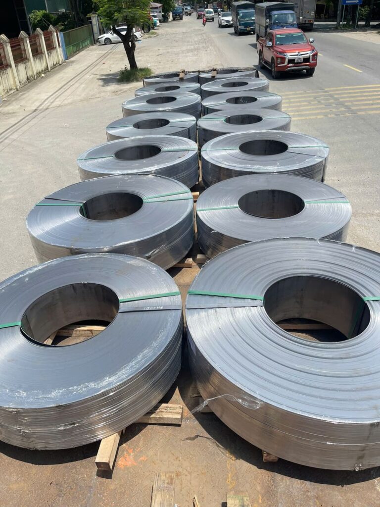 Thép Cuộn Cán Nóng: Bí Quyết Chọn Vật Liệu Bền Cho Công Trình