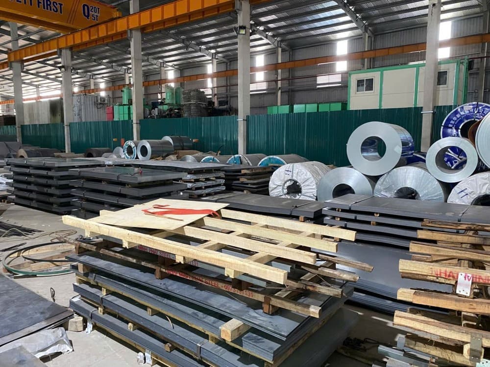 Độ Dày Sắt Tấm Bao Nhiêu MM Cho Sàn Nhà Kho Công Nghiệp?